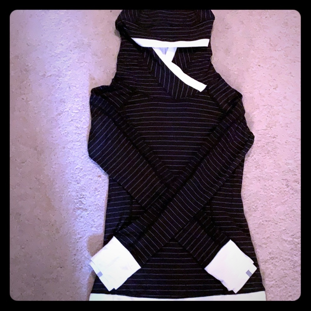 Lululemon hooded pullover size 4